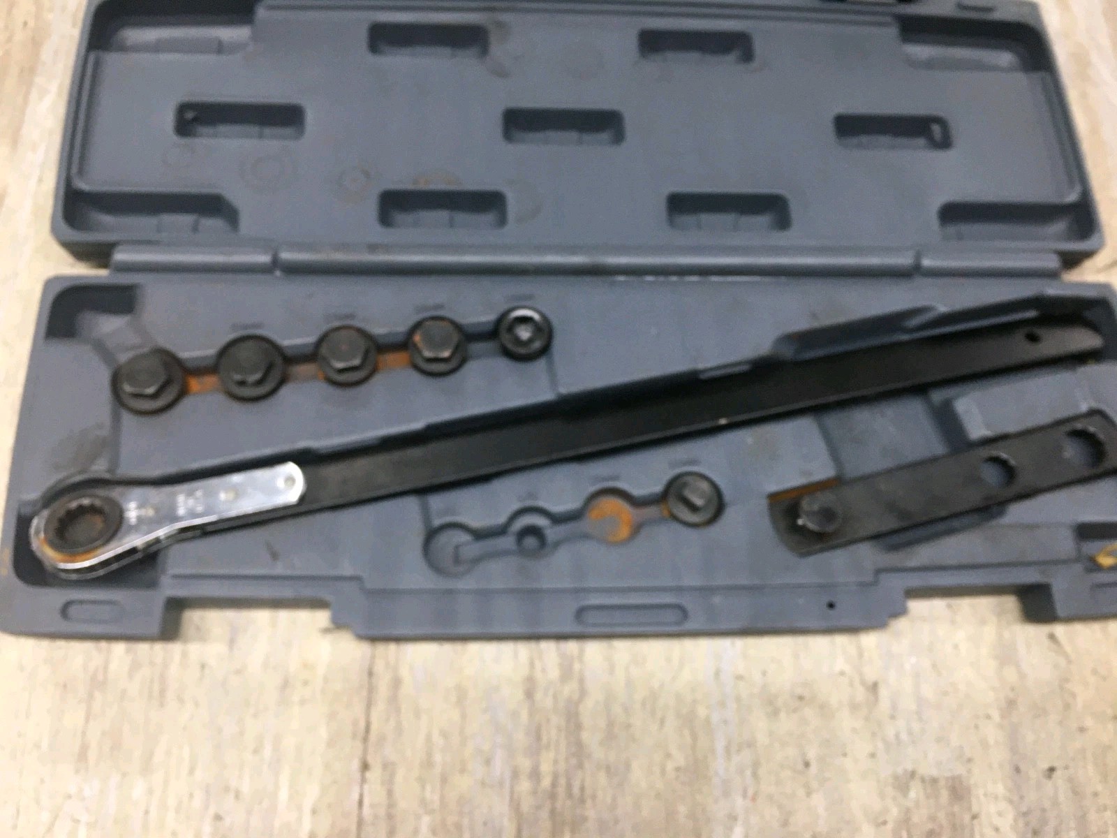 Lisle 59650 11pc Ratcheting Serpentine Belt Tool Kit AS IS ONLY 8 PIECES