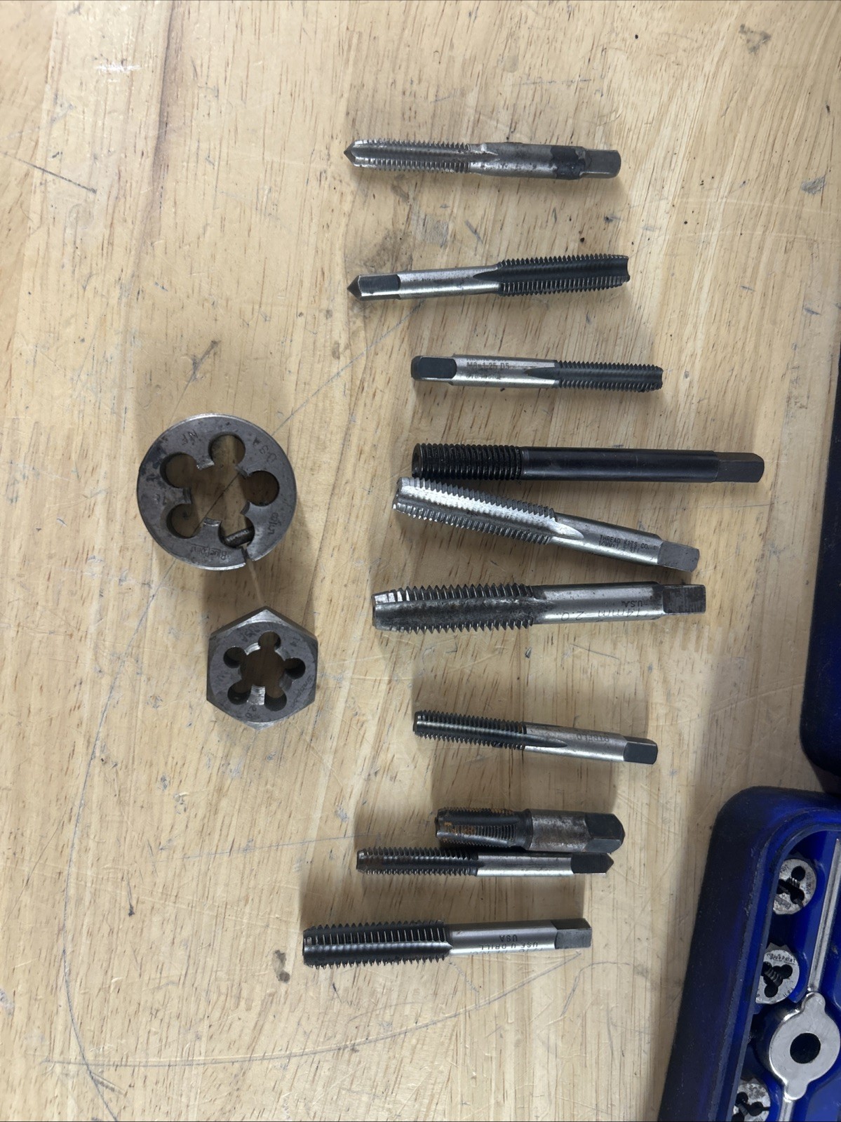 Blue-Point TDM-117 Metric TAP & DIE Set in Case 40 Pcs + TD-2452 Standard Read