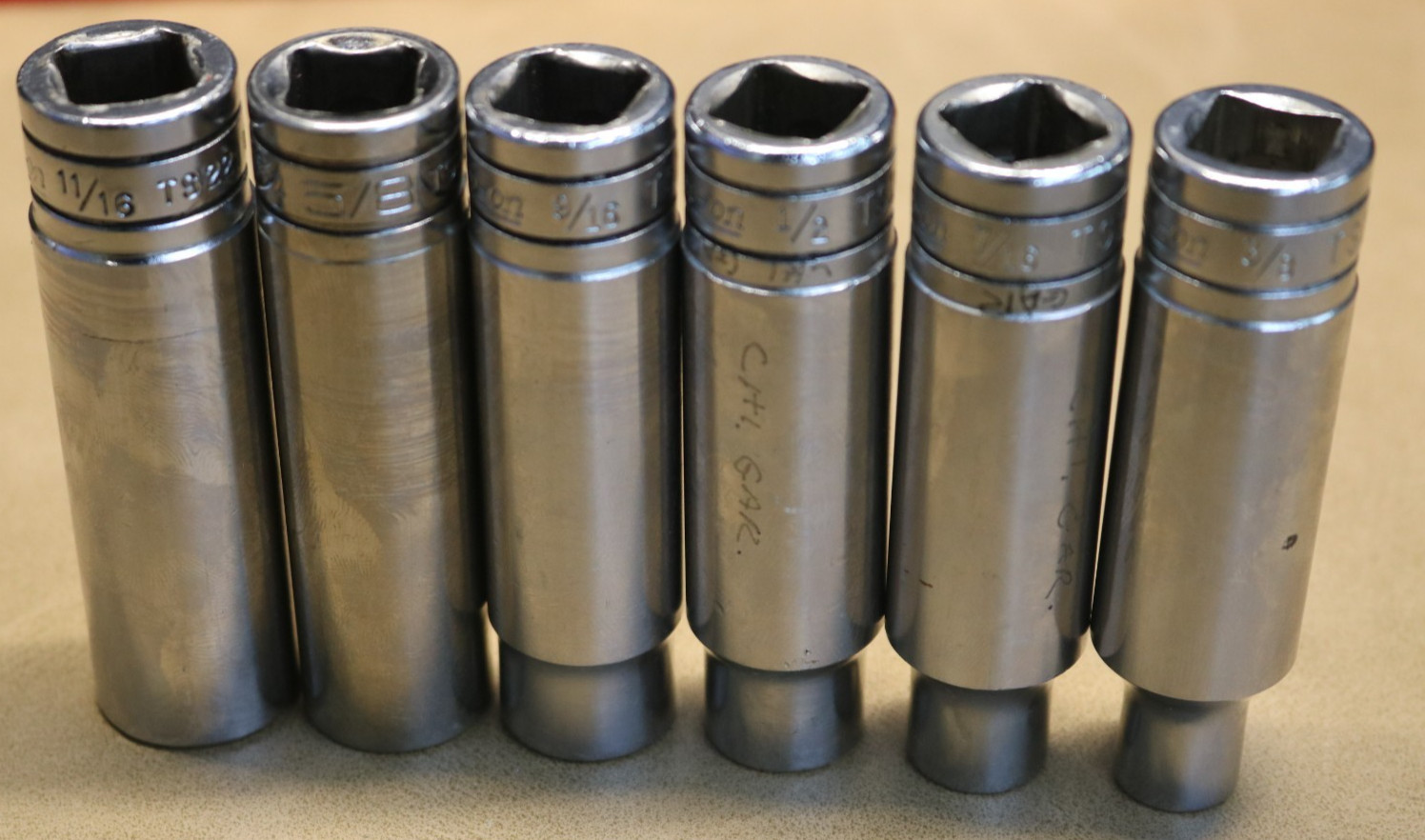 Snap-On 16 piece TS series 1/2″ drive 6 point deep well SAE socket set