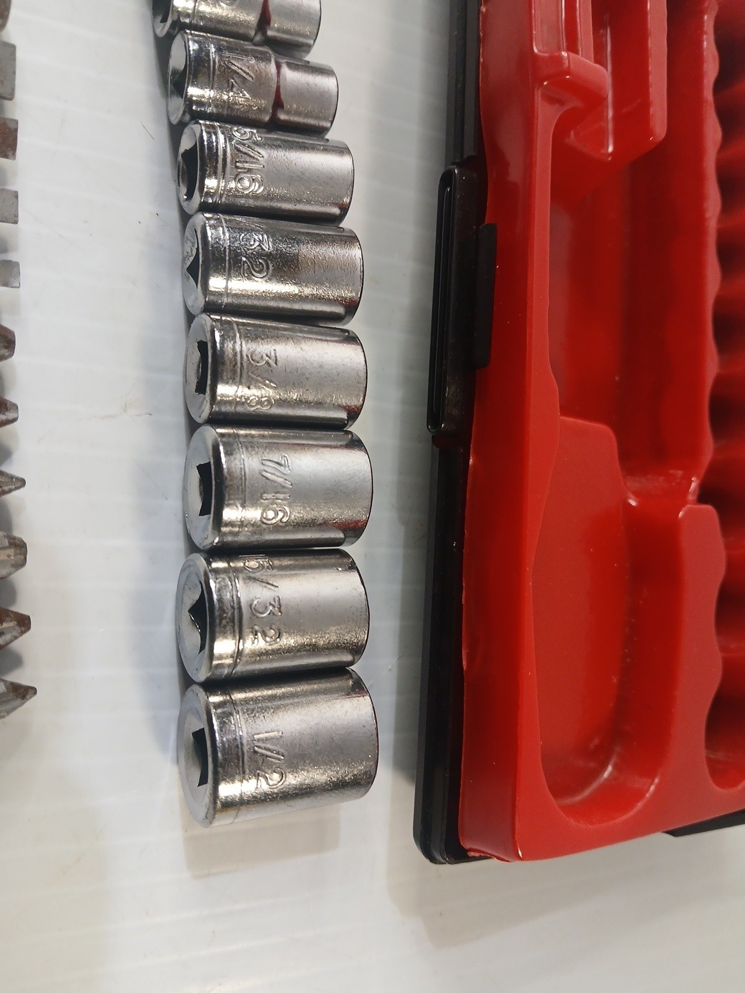 22 Piece Set Tools Socket, Multiple Bits With Attachment Handle Pre-owned