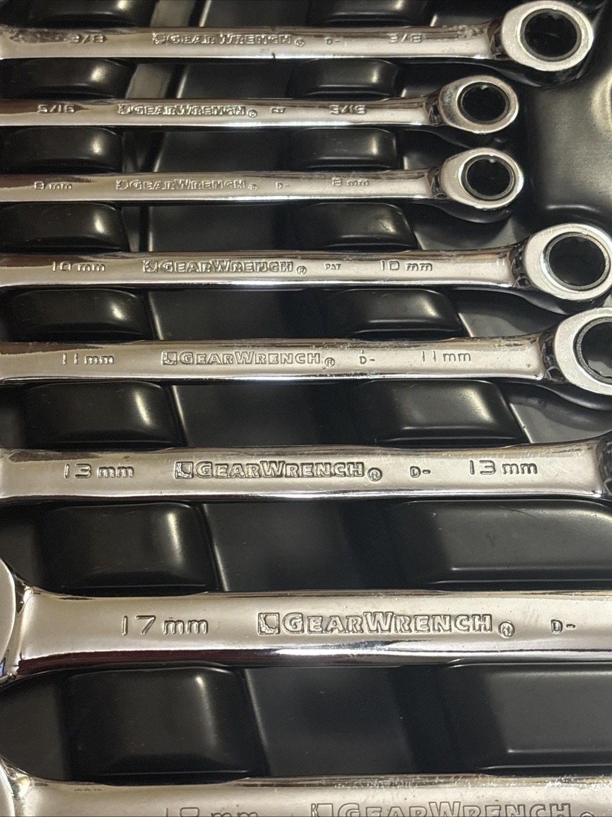 Gearwrench 32 pc Standard & Metric Set, includes bits & holder