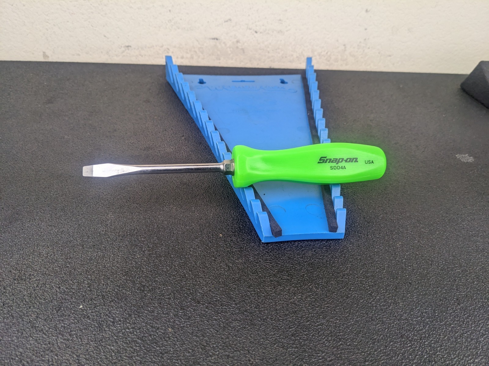 #bp004 Snap-on NEW GREEN CLASSIC Hard Handle 1/4 Flat Screwdriver SDD4A SDD4AG
