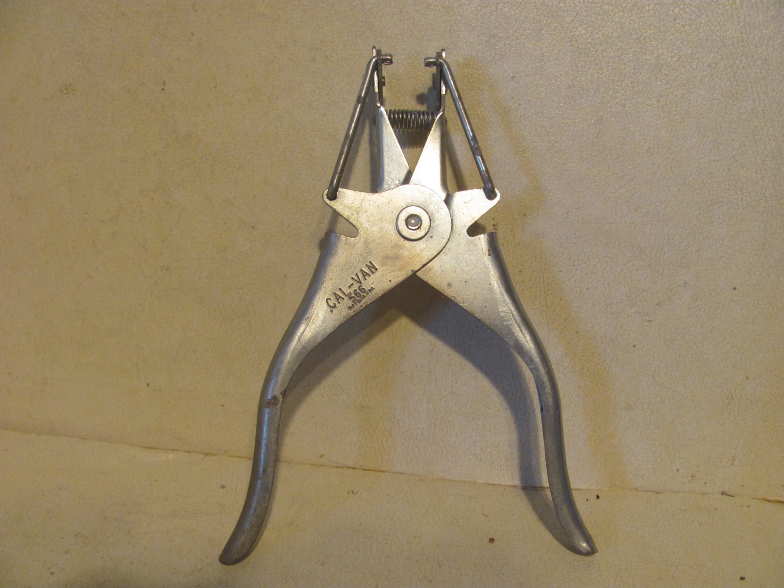 Cal-Van Ring gripper spreader 566 tool