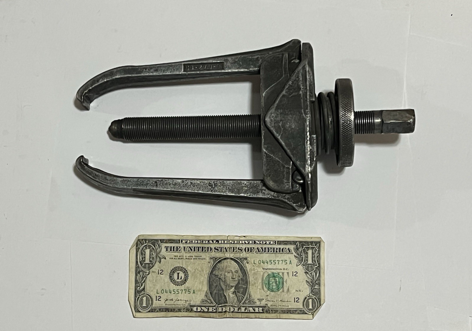 Blue Point CG-270 10-Ton 2-Jaw Gear Bearing Puller 8-1/2″ Spread 5-1/2″ Reach
