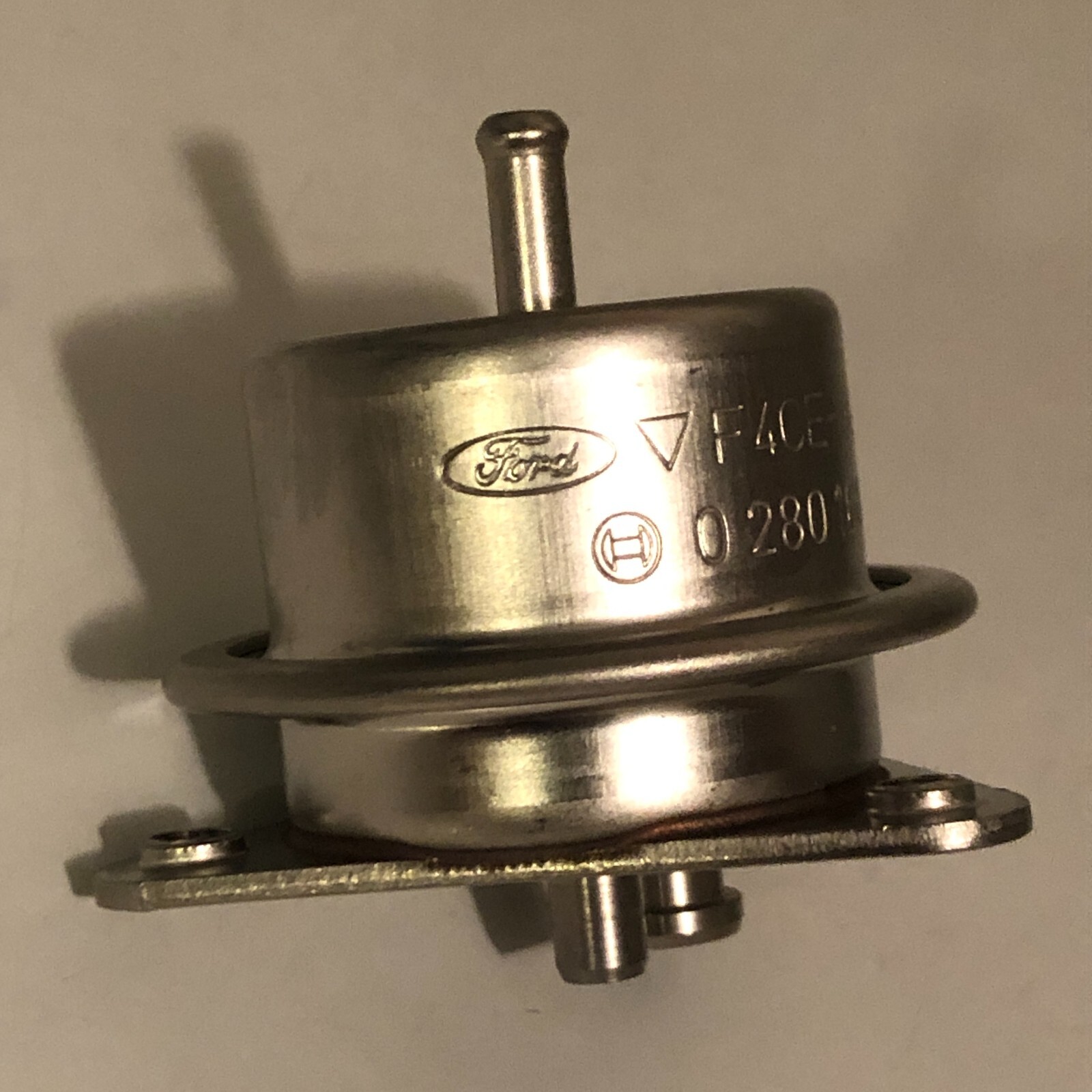NOS FORD OEM 5.0L 5.8L 7.5L Fuel Pressure Regulator Kit F4CZ-9C968-A Complete