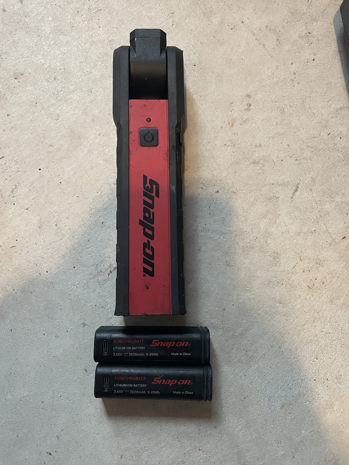 Snap-on ECARG068 LED Rechargeable Flex light – includes 3 batteries – 600 Lumens