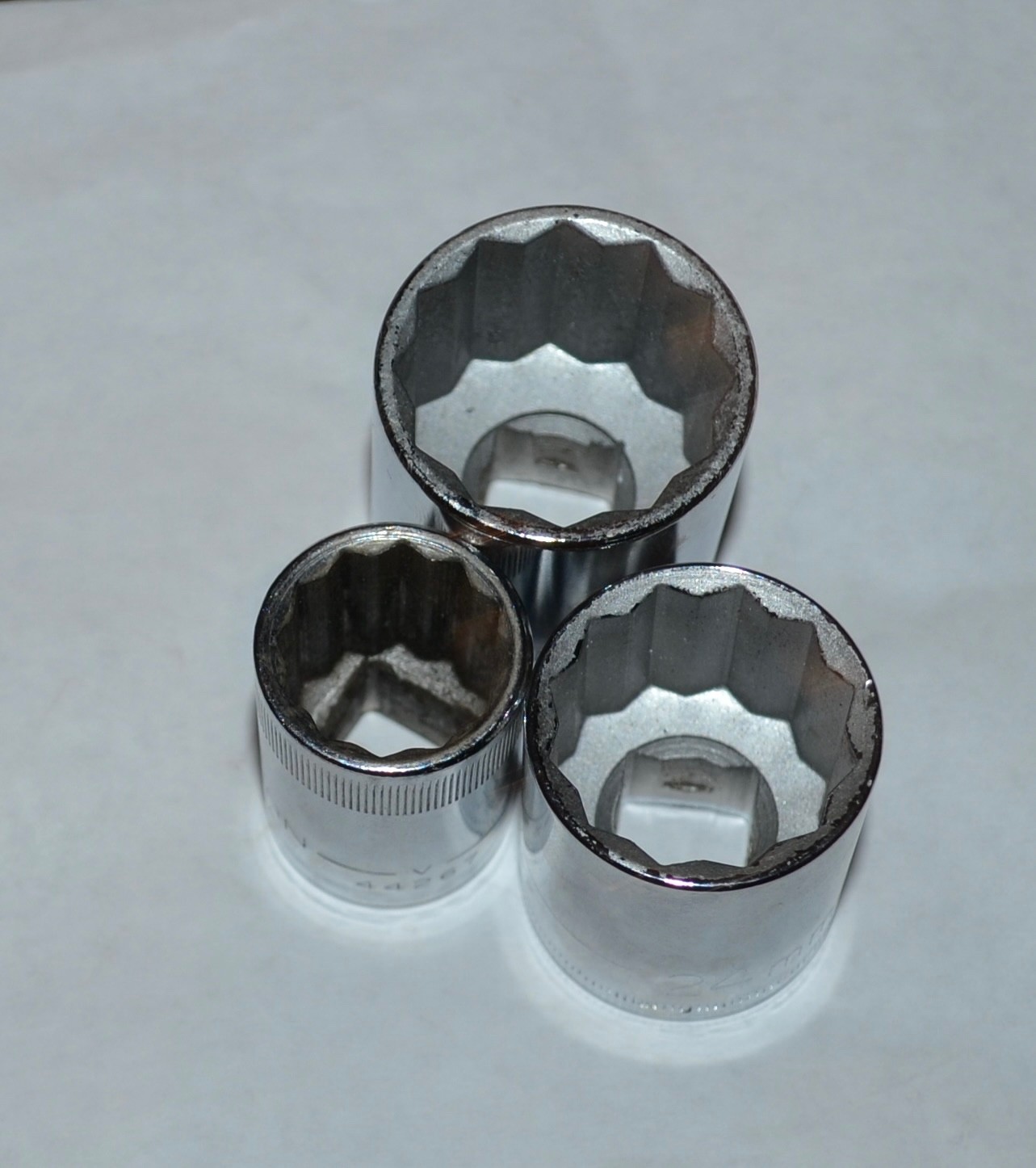 (5) Craftsman tool V-series 1/2 drive metric sockets 18mm,24mm, 27mm,32mm, 36mm