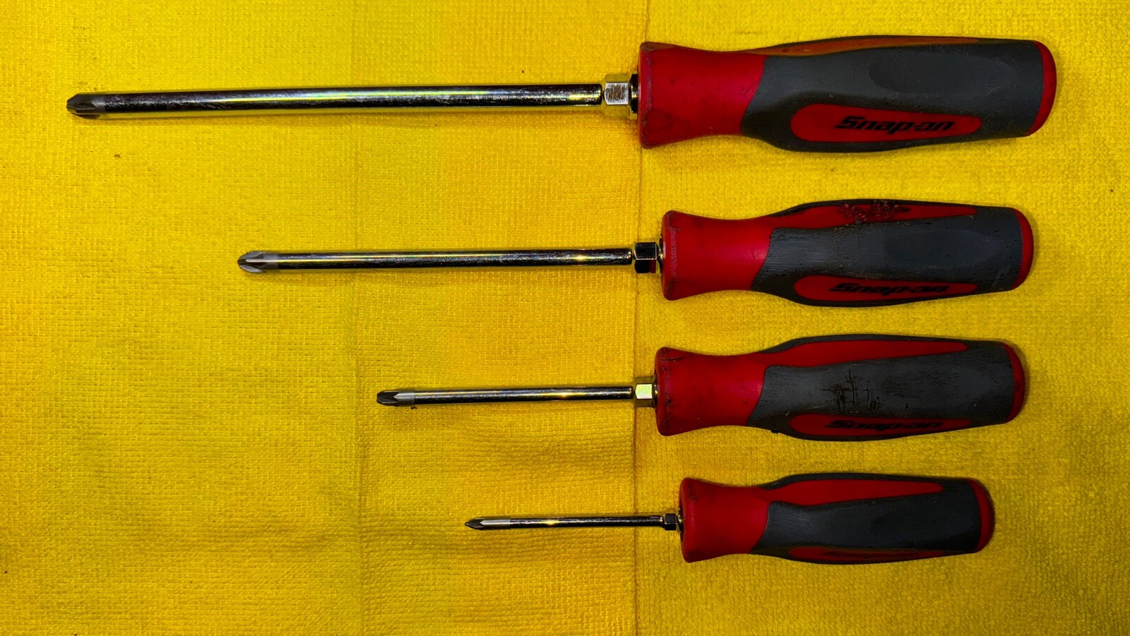 Snap On Tools SHDZ40R SDDD41MB 4pc Red & Gray Hard Grip Pozi PZ Screwdriver Set