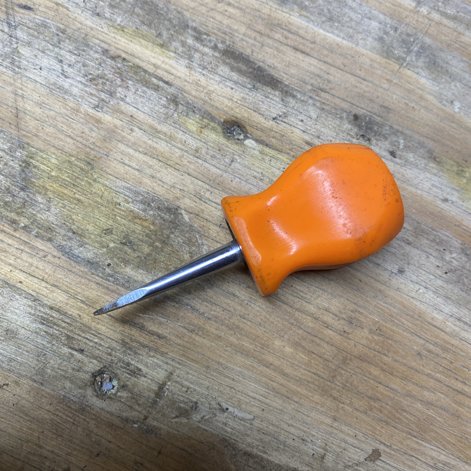 Snap On Tools Vintage Screwdriver SDD1 Orange Hard Handle Stubby Short Flat Head