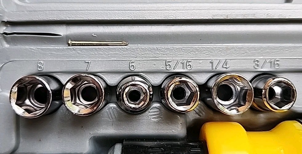 Small Ratcheting Screw Deiver And Socket Set Its A 14 Piece Set
