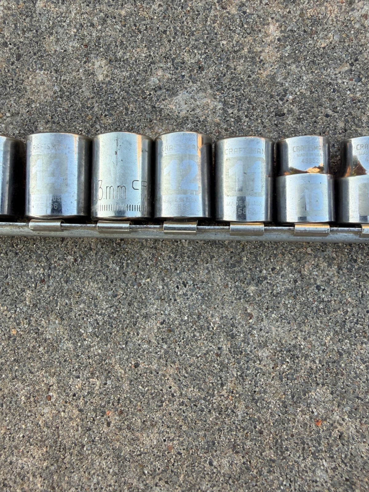 Craftsman 6-19mm 13pc 6pt 3/8” Dr Easy Read Socket Set w/rail USA (Read)