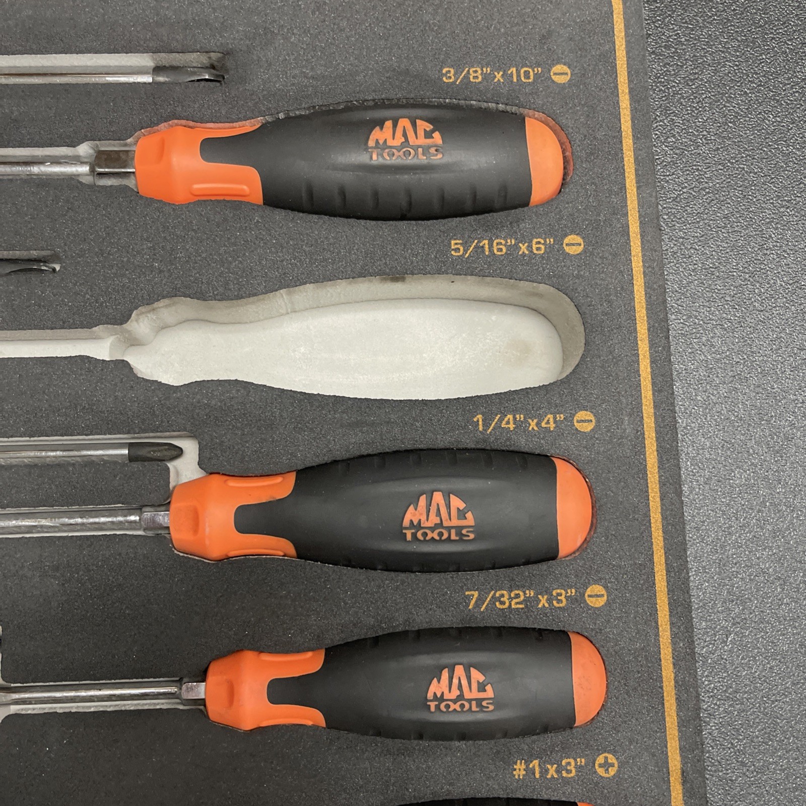 Mac Tools SDRB12FNO 12 Piece Screwdriver Set In Orange Great Condition