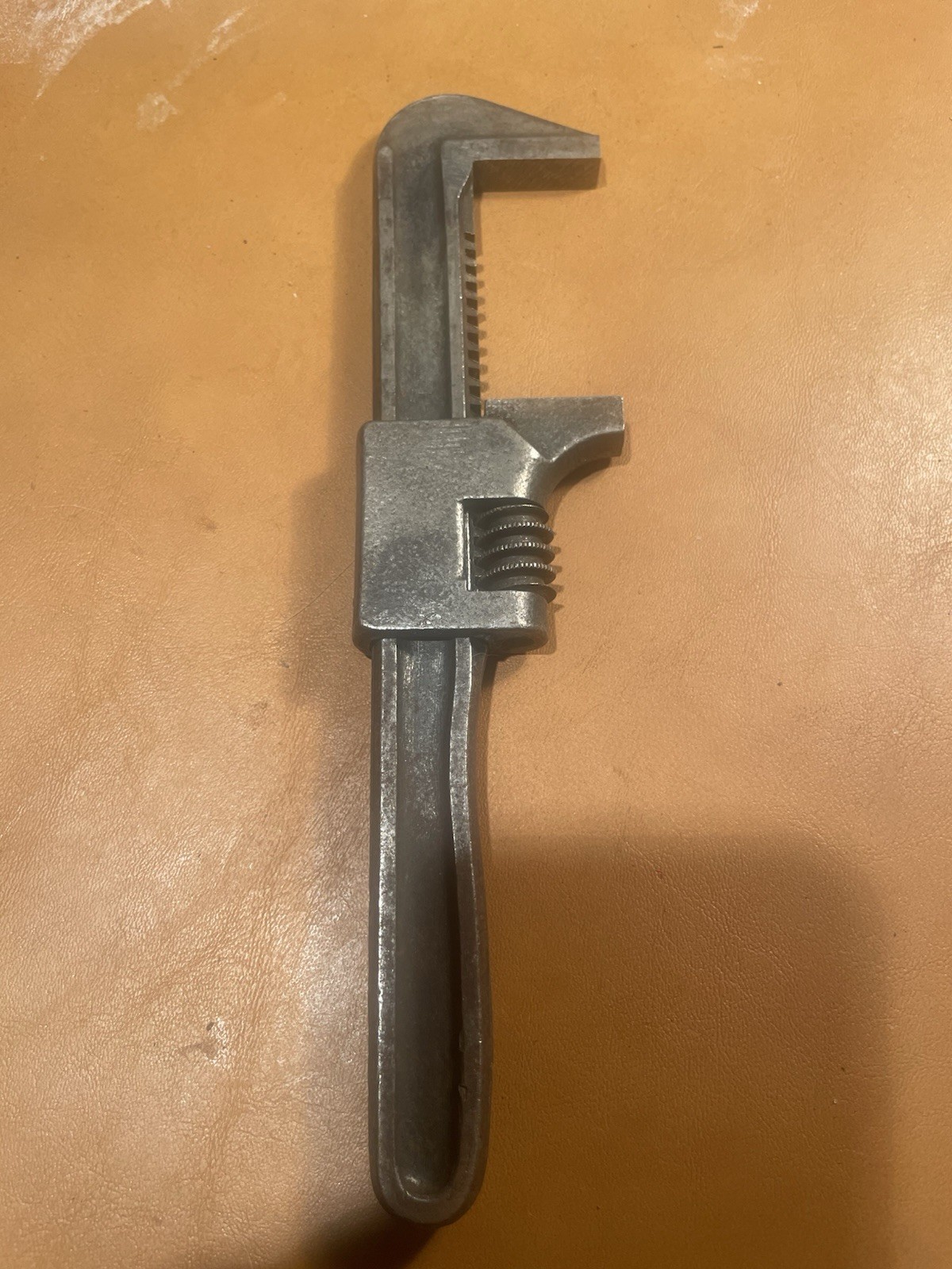 Vintage 9 IN AUTO Adjustable Pipe Wrench 9″ Long Opens to 2.5”