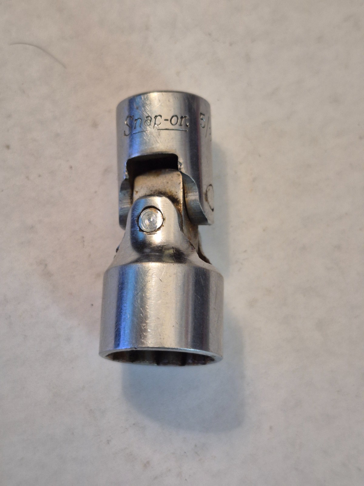 Snap-On Tools USA 3/8″ Drive 12-Point SAE 5/8″ Universal Swivel Socket FVU20