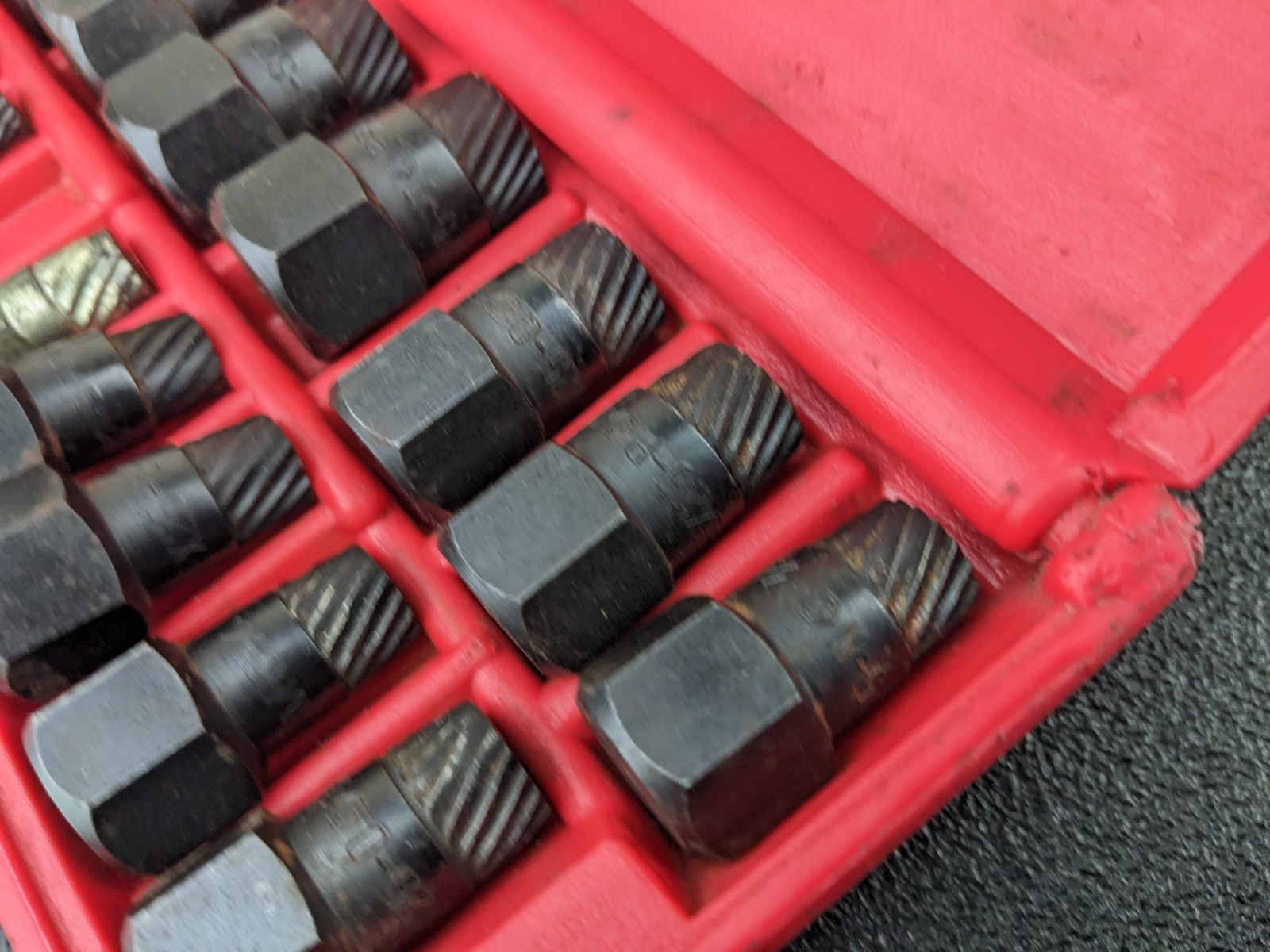 #bp376 Matco Tools SEXS25 hexagonal head multi spline screw extractor set
