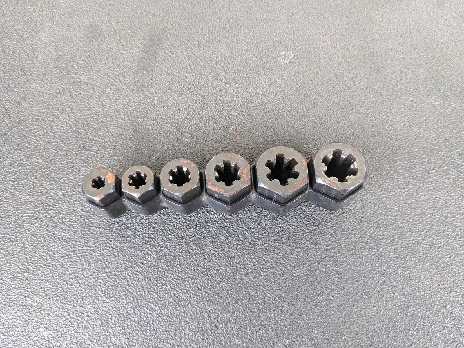 #bp460 Lisle Tool 19250 6pc Stuck Bolt Nut and Stud Remover Set