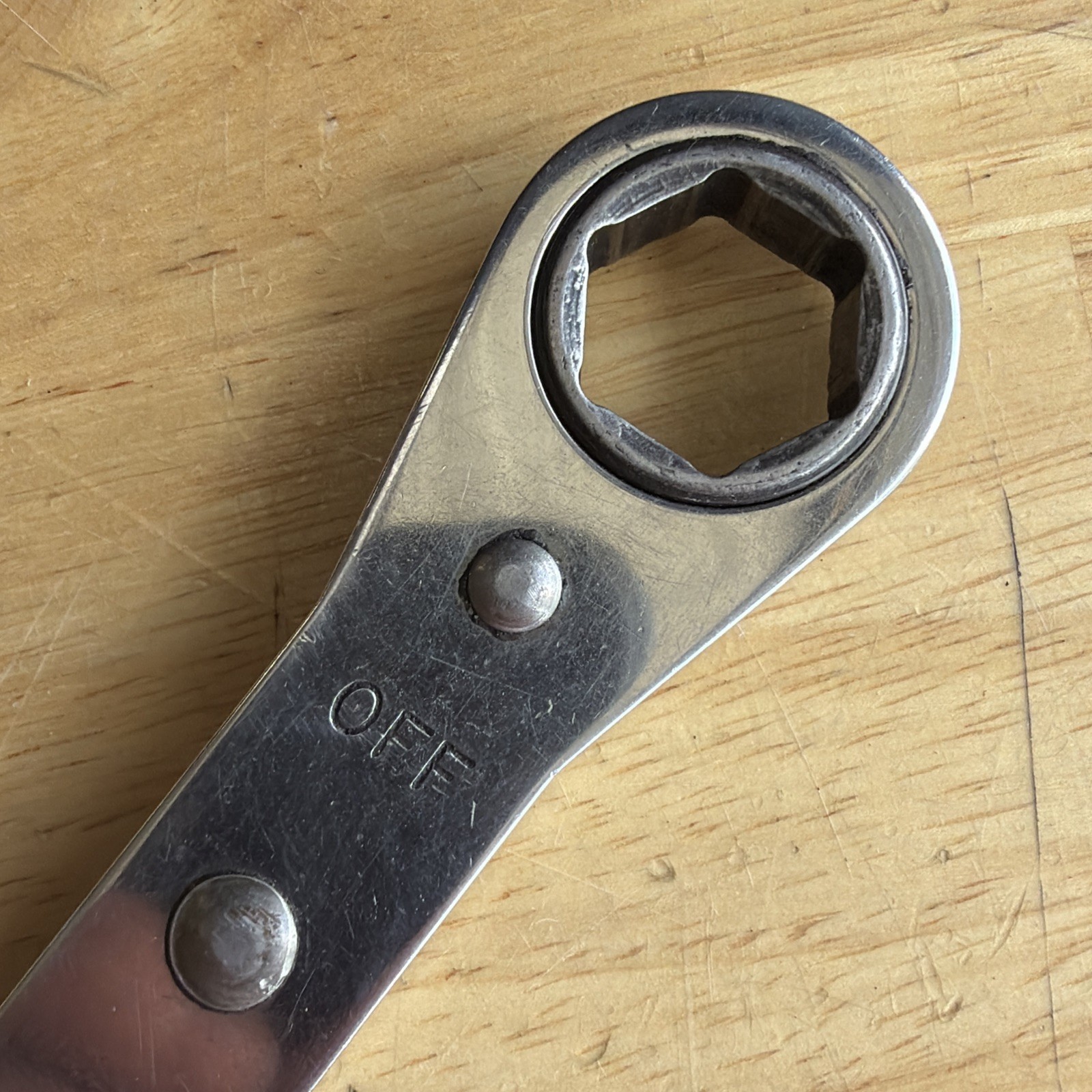 Snap On Tools 5/8″ x 11/16″ Ratcheting Box End Wrench 6 Point R2022S Vtg USA