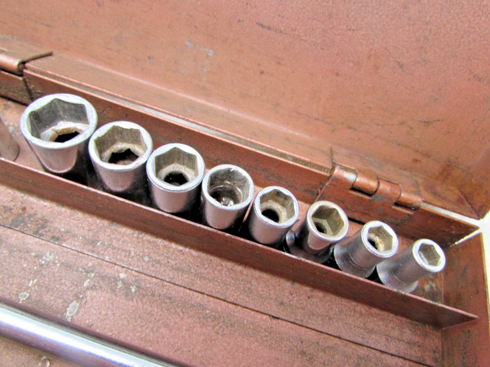 Vintage Made in USA Wright 1/4″ Drive 15 Piece Ratchet Socket Set in Metal Box