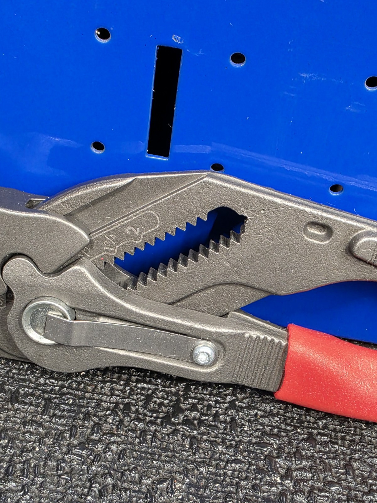 Knipex 86 01 250 Red 10″ Adjustable Pliers Wrench 2″ Jaw Opening No Pinch Handle
