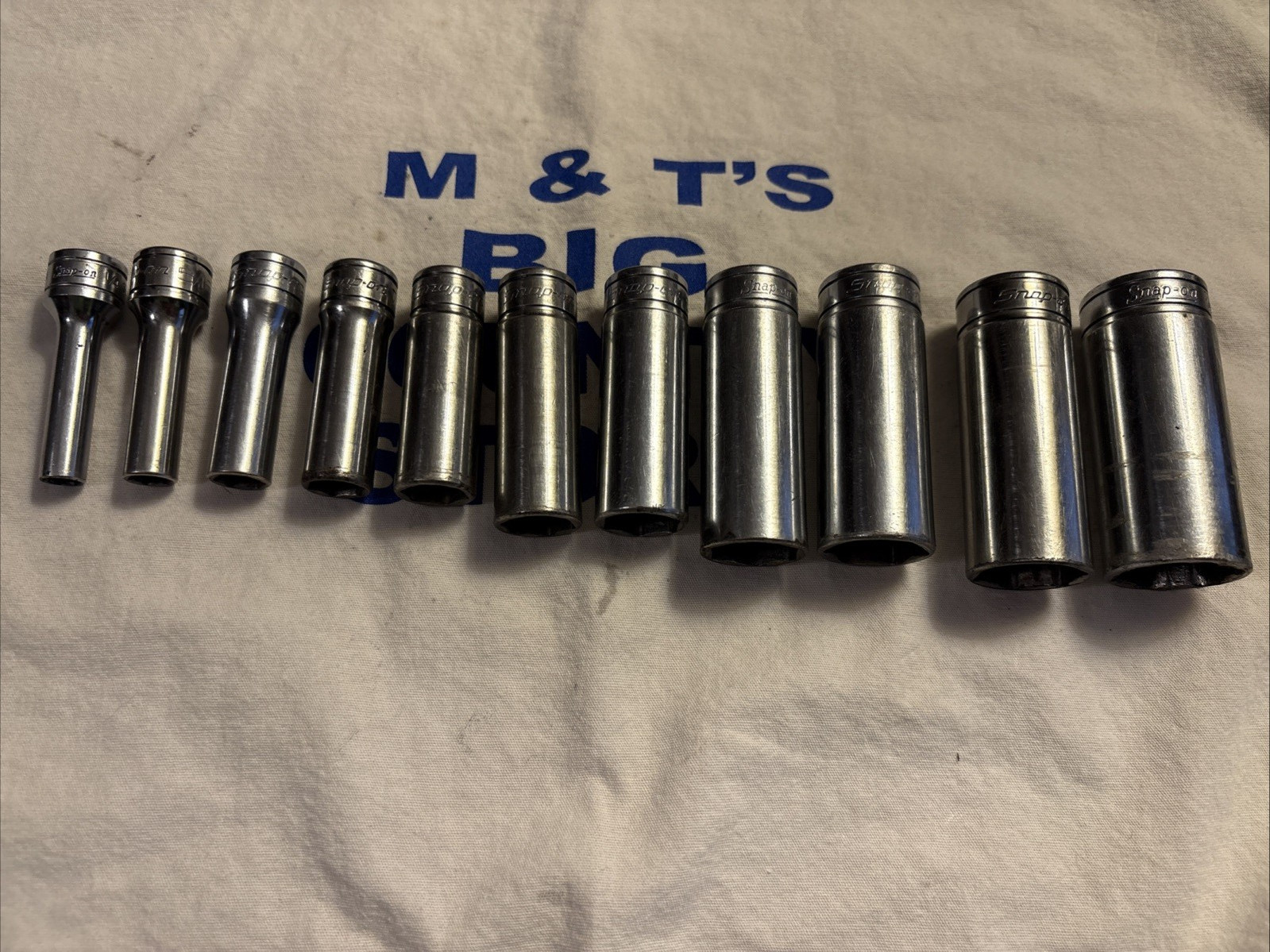 Snap-on Tools USA 3/8″ Drive 6pt 11pc SAE Deep Chrome Socket Set 211SFSY