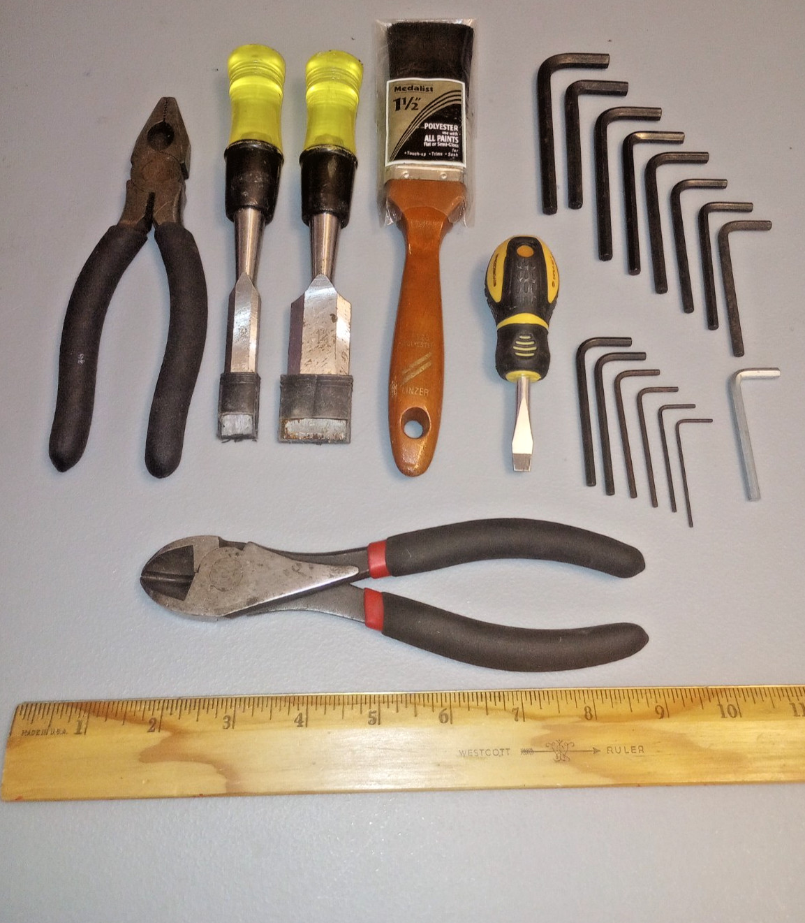 21 Piece Lot of Assorted Tools – Pliers, Allen keys, screwdriver Etc.