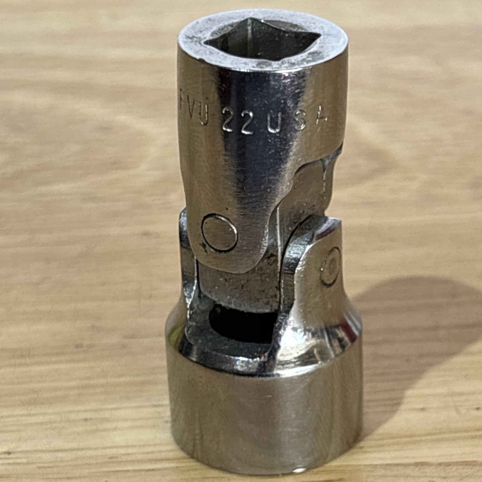 Snap On 11/16″ Shallow Universal Swivel Socket 3/8″ Drive 12 Point FVU22 Vtg USA