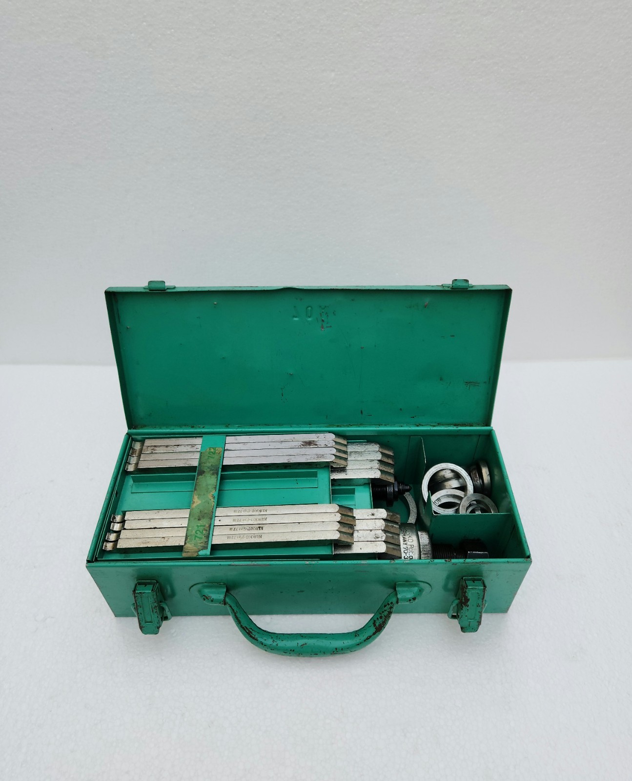 KUKKO 70A INTERNAL BEARING PULLER/DEEP GROVE BALL BEARING EXTRACTOR SET