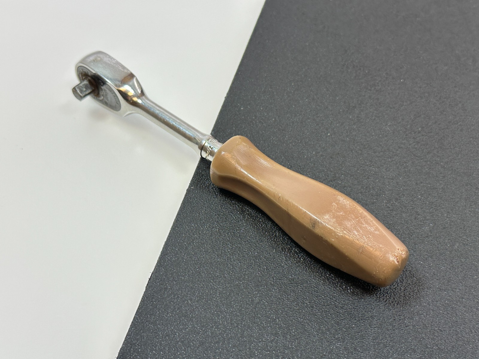 Snap-On Tools USA 1/4″ Drive BROWN Hard Handle Ratchet (Rare)