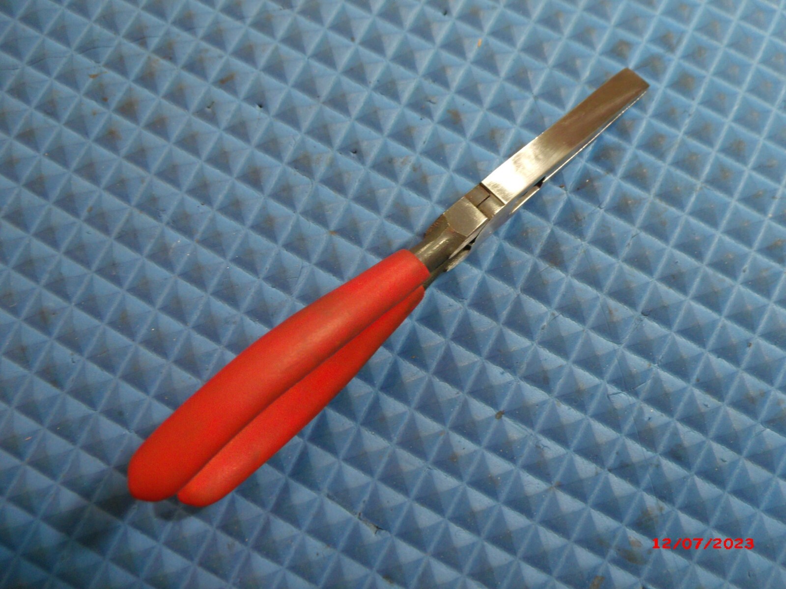 «CRESCENT» U.S.A. #650-1 FLAT NOSED PLIERS WITH WIRE CUTTERS AND RED VINYL GRIPS