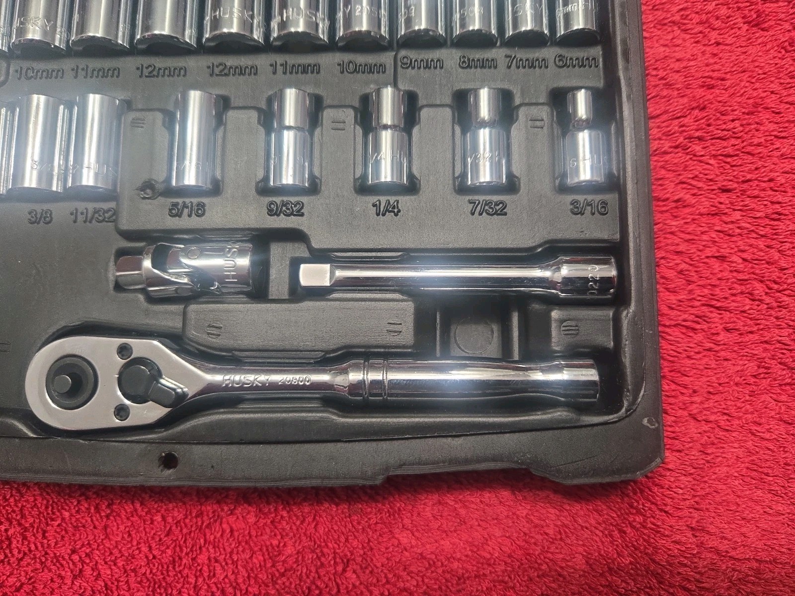 Thirty piece husky 1/4″ Dr Sae/ Metric Socket set