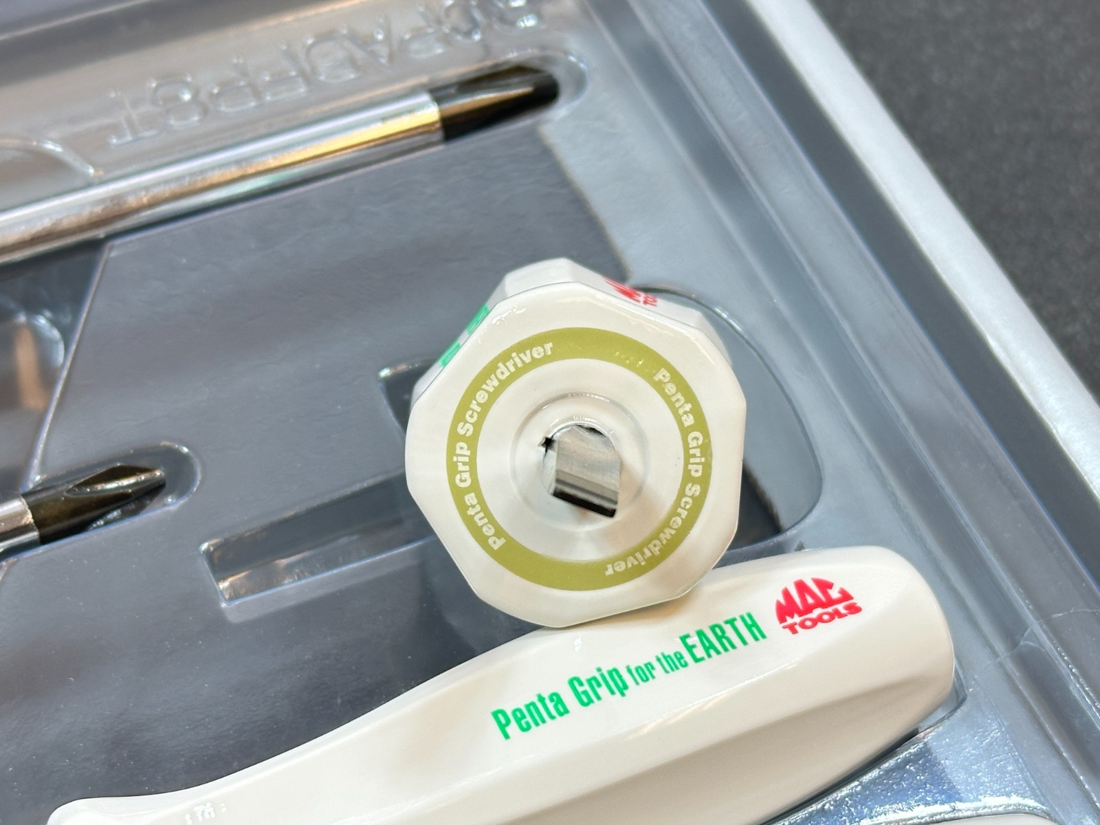 NEW MAC Tools RARE Japan Limited Edition White PENTA-GRIP Handle Screwdriver Set