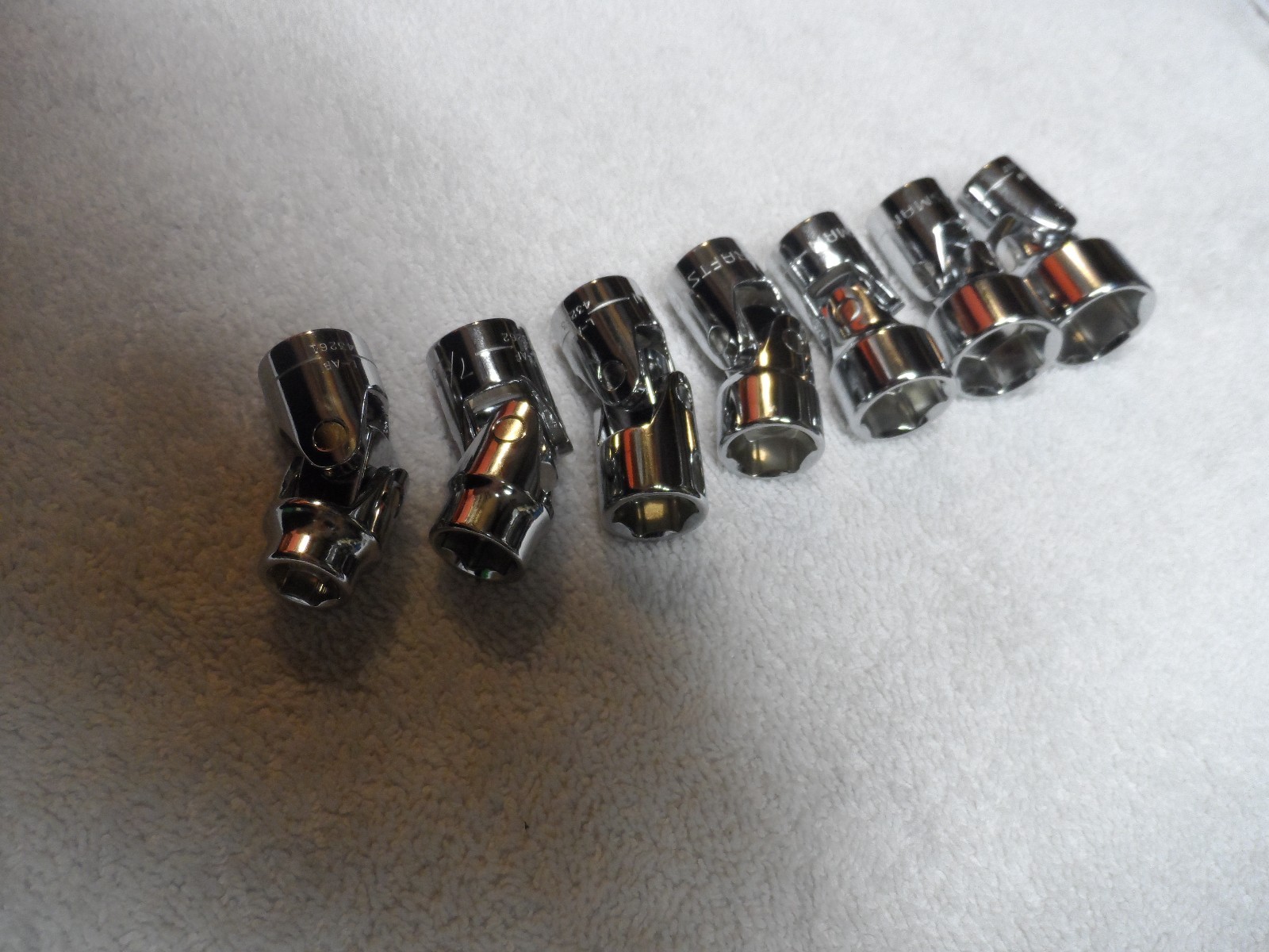 Craftsman 3/8″ Drive SAE Swivel Flex Socket Set, 6pt – 7 pcs (3/8 – 3/4)
