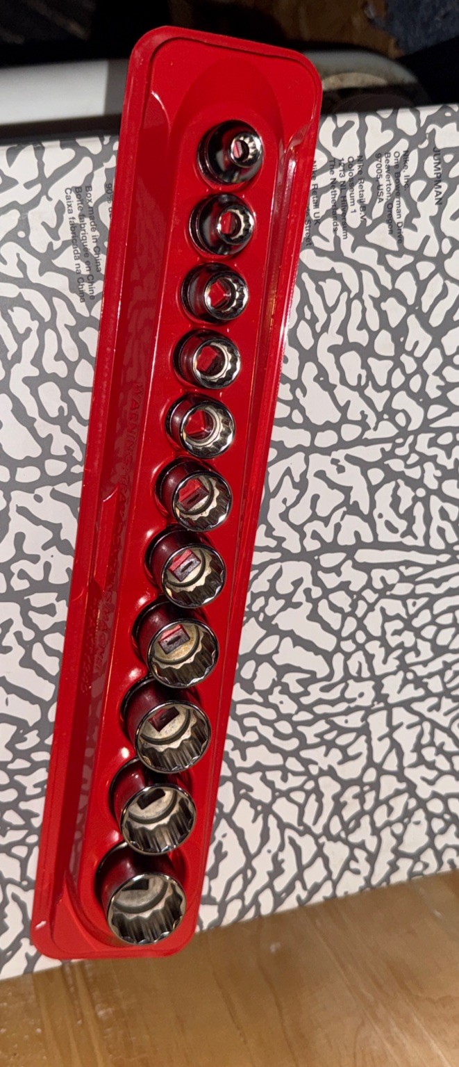 Snap On 211FYAMR shallow 3/8 drive 12 point socket set 1/4-7/8”in