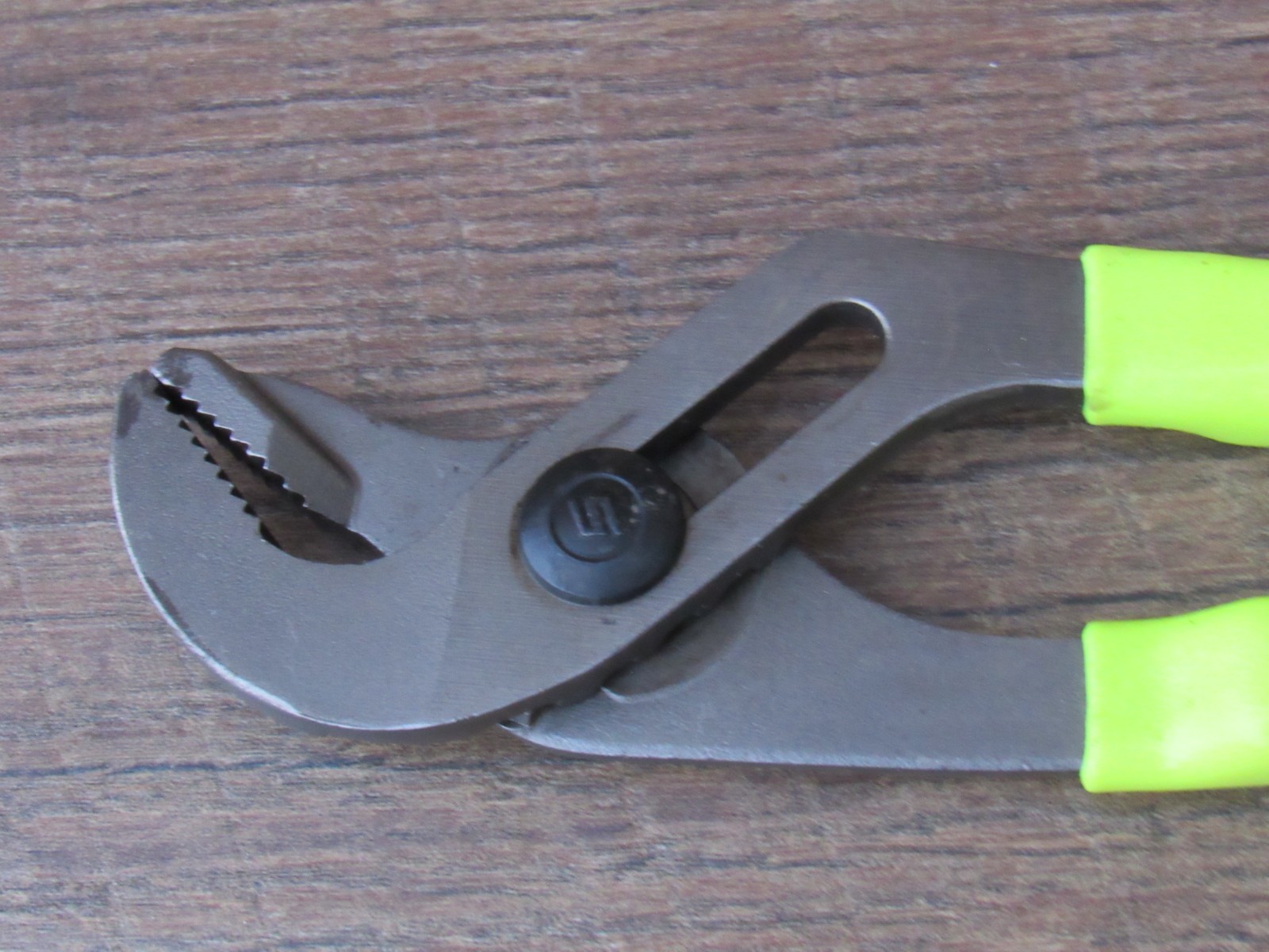 SNAP ON 91ACP HI VIZ YELLOW 9″ ADJUSTABLE JOINT INTERLOCKING CHANNEL PLIERS HV