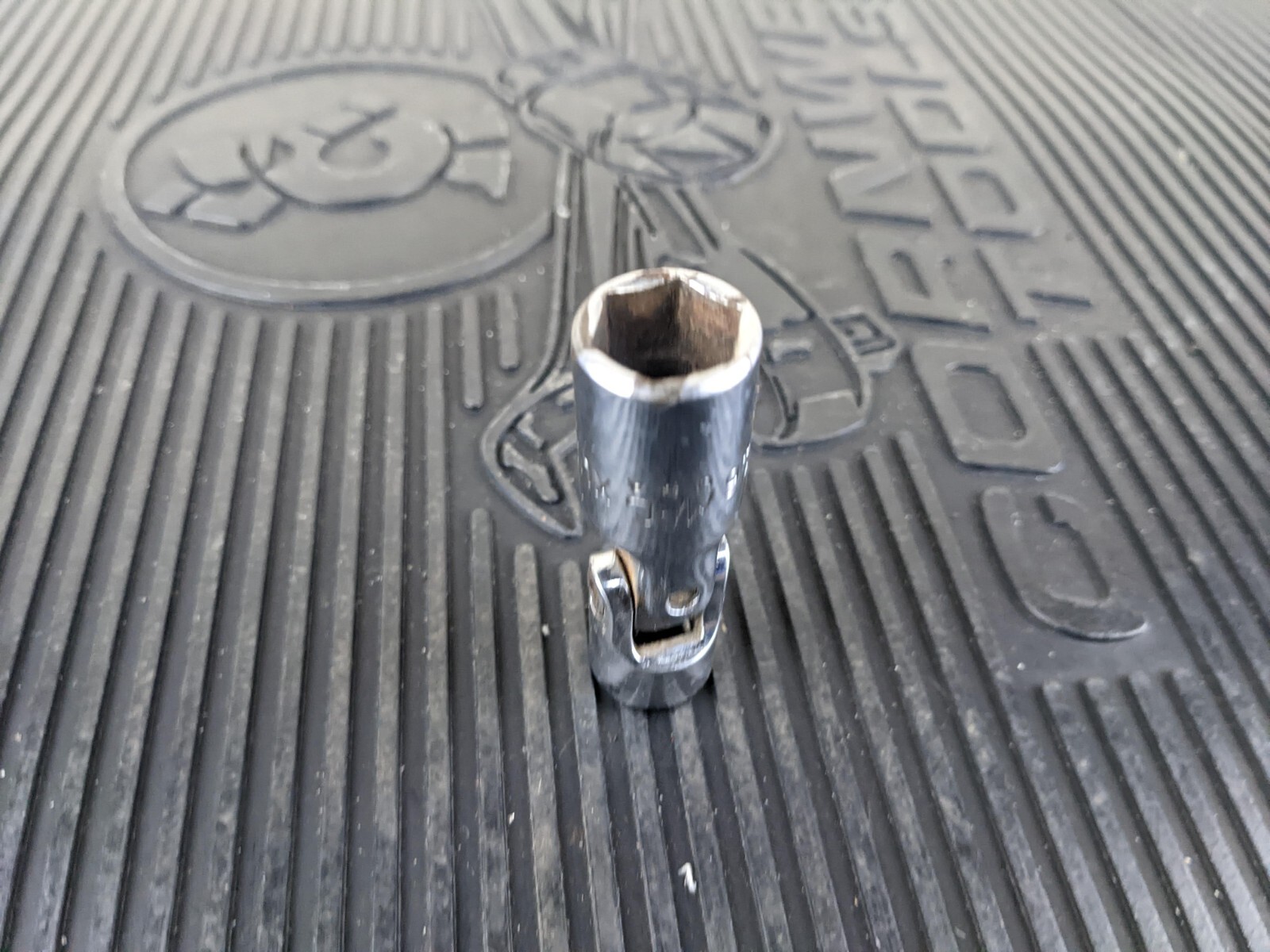 #au567 Mac Tools XU186D 3/8″ Drive SAE 9/16″ 6 Point Universal Swivel Socket