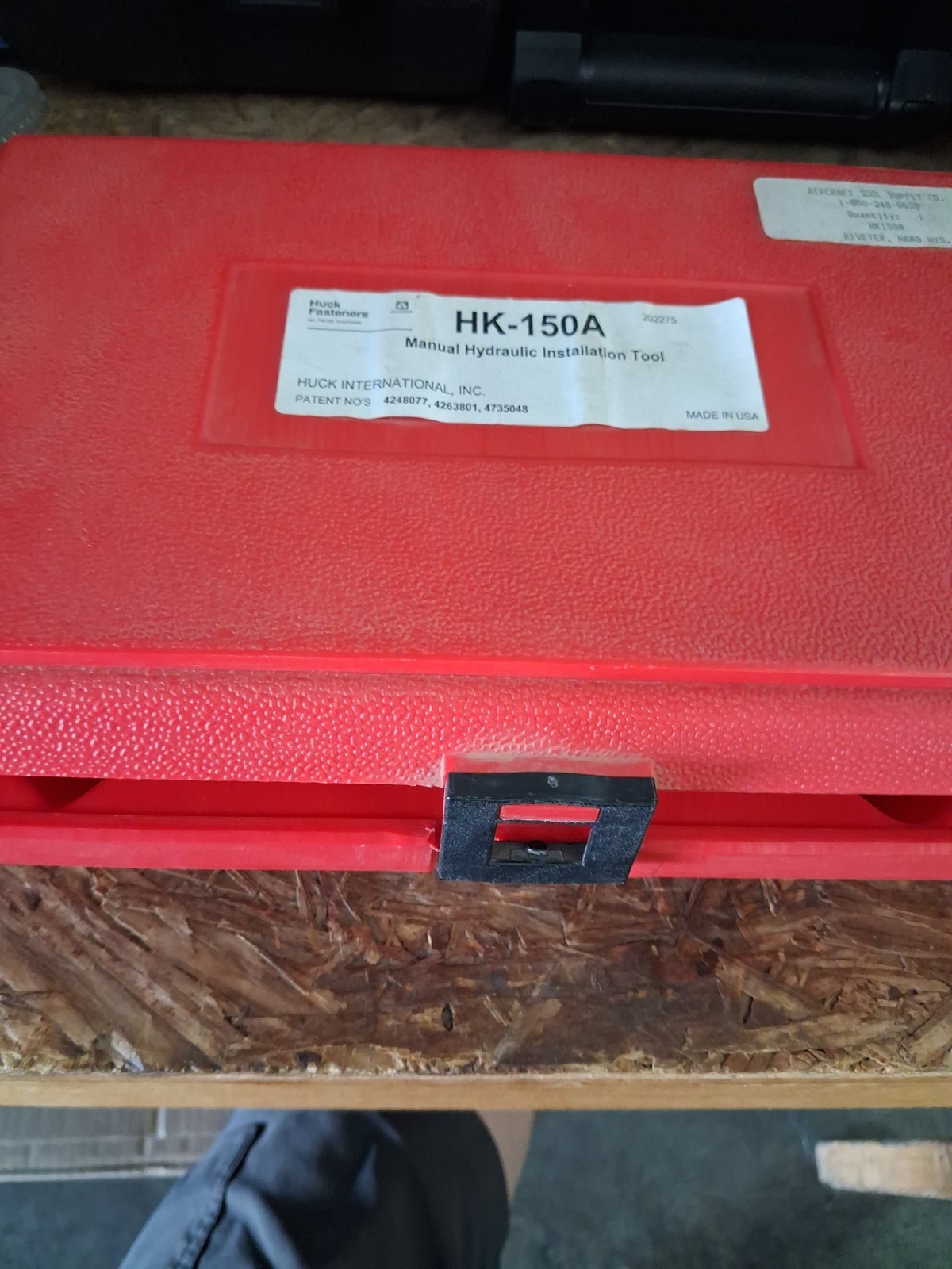 (NOS) never been used. Huck HK-150A Manual Hydraulic Hand Rivet Tool with Box