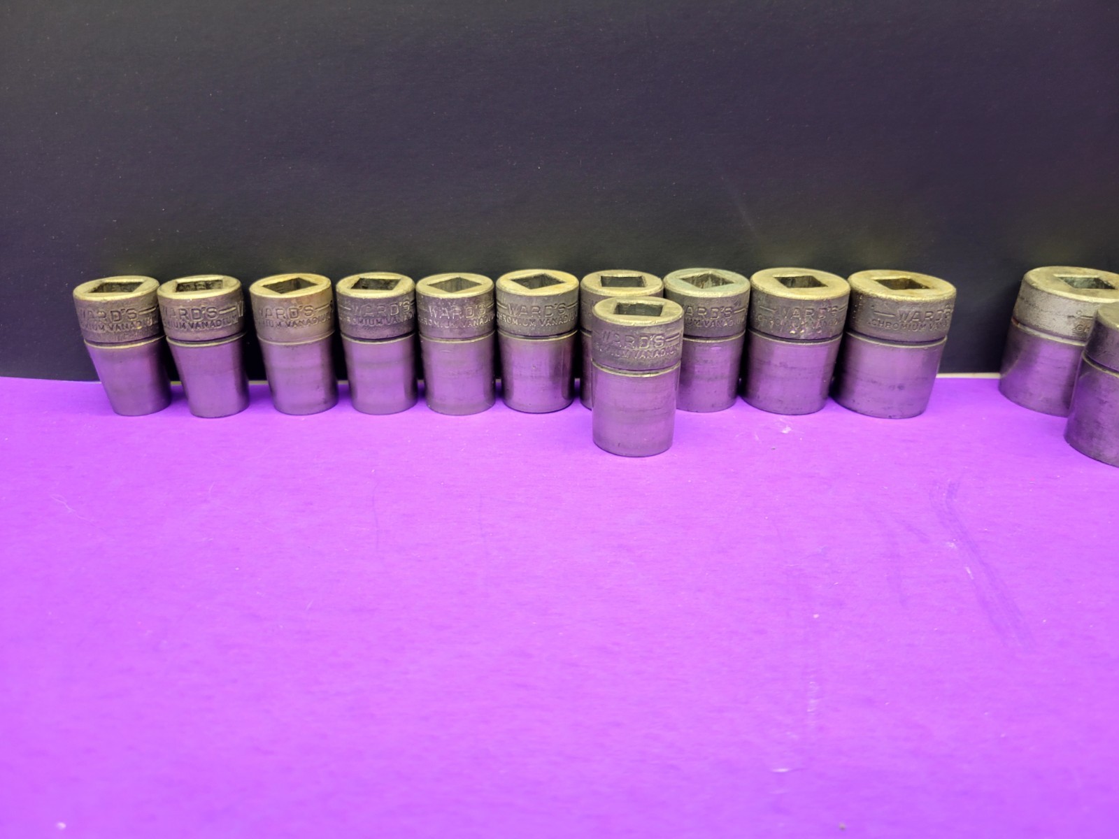 16 VINTAGE WARD’s 1/2 DRIVE SHALLOW SOCKET SET 12PT. 7/16″-7/8″ & 1″TO 1 1/4″