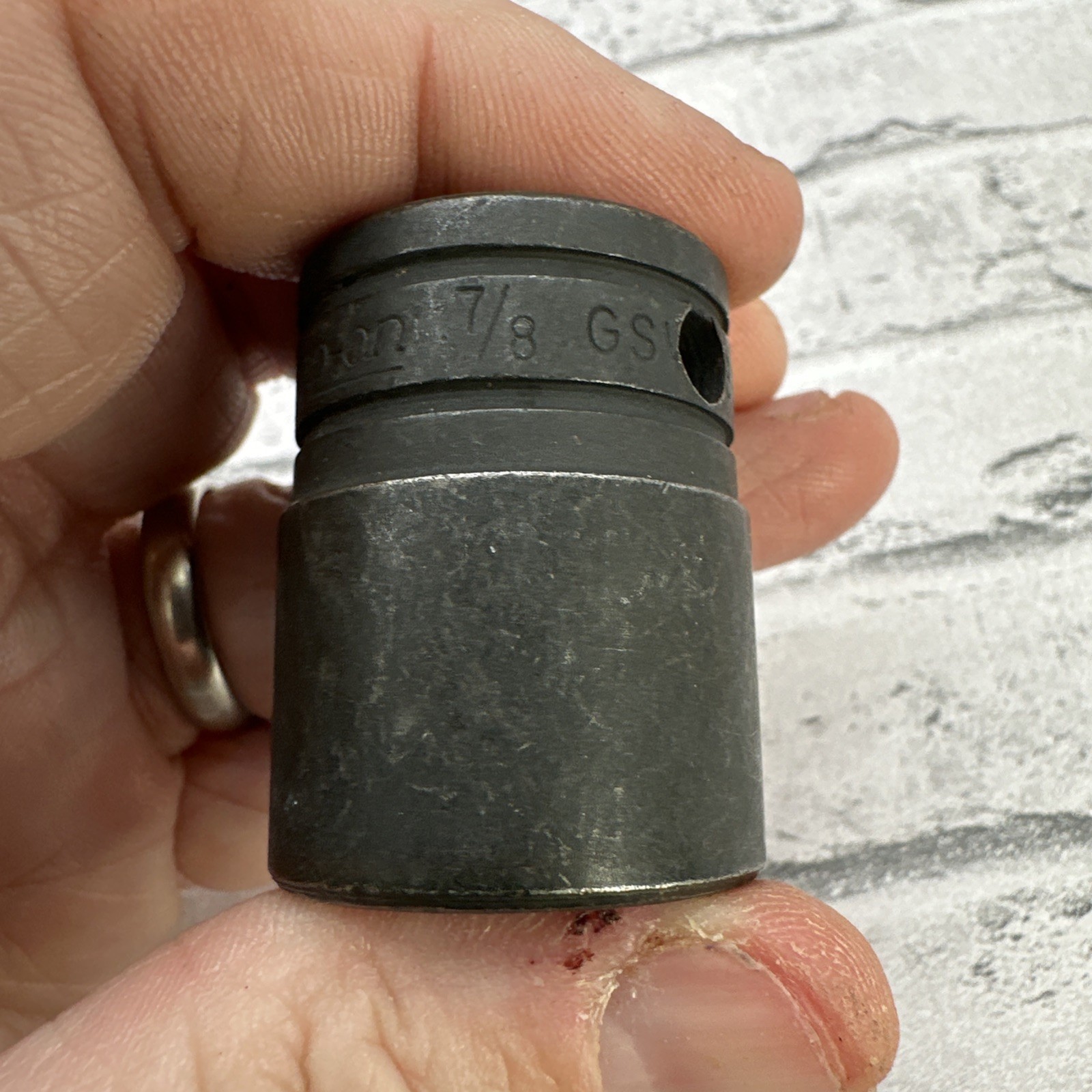 Snap-on Tools 1/2″ Drive 7/8″ 12pt Black Industrial Finish Socket GSW281