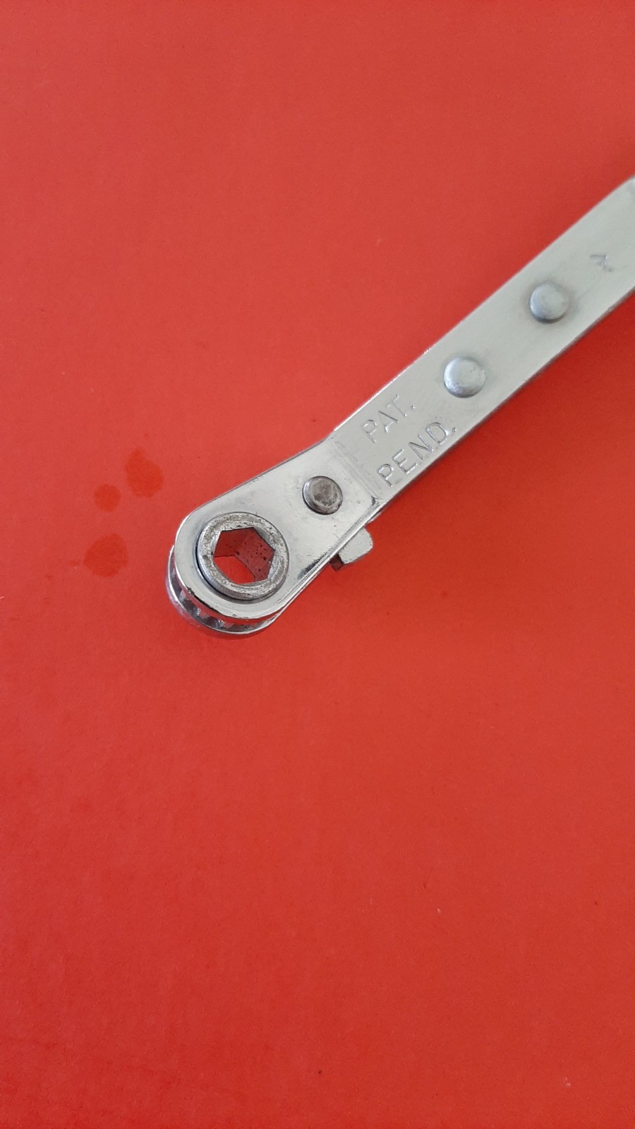 Craftsman USA ROW810 1/4″ x 5/16″ Offset Ratcheting Box Wrench 6pt Point