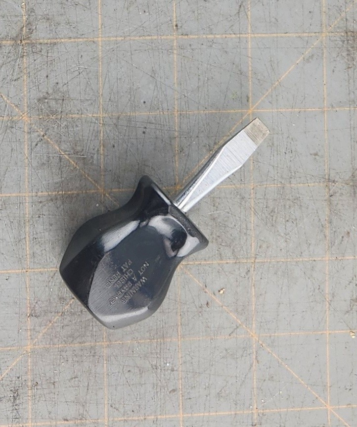 Snap On Tools Stubby Flat Blade Screwdriver SDD1 Black Hard Handle