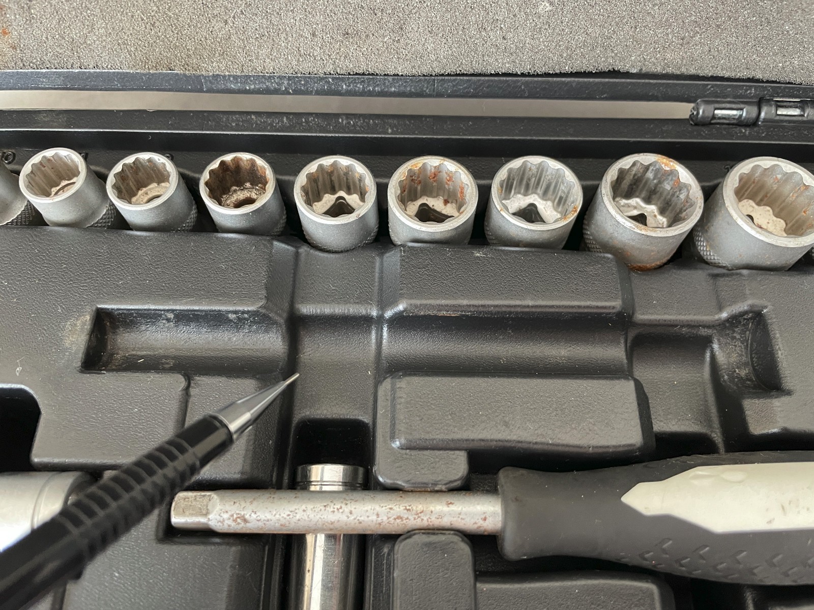 45 Piece 3/8″ Drive Metric Socket & 1/4″ Bit Set With Unior Ratchet Chrome