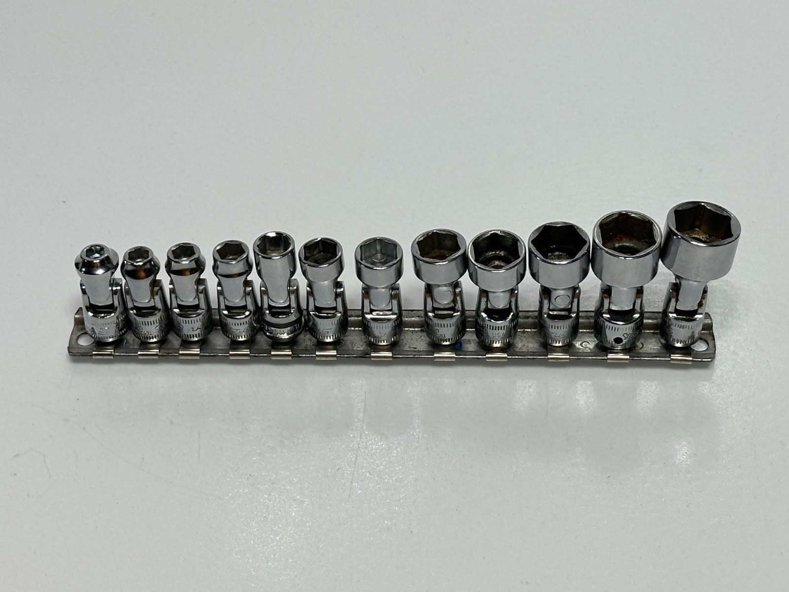 Snap On 12pc 111TMUSMA + 5mm 1/4″ Dr. Metric Universal Swivel Socket Set 5-15mm