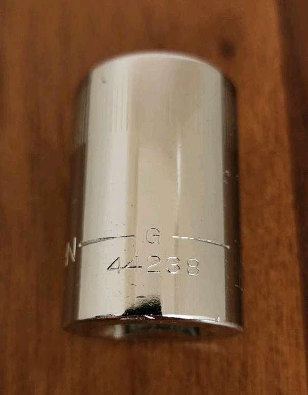 Craftsman USA 19mm Socket 12 Point 1/2″ Drive G 44238 (Top Knurl)
