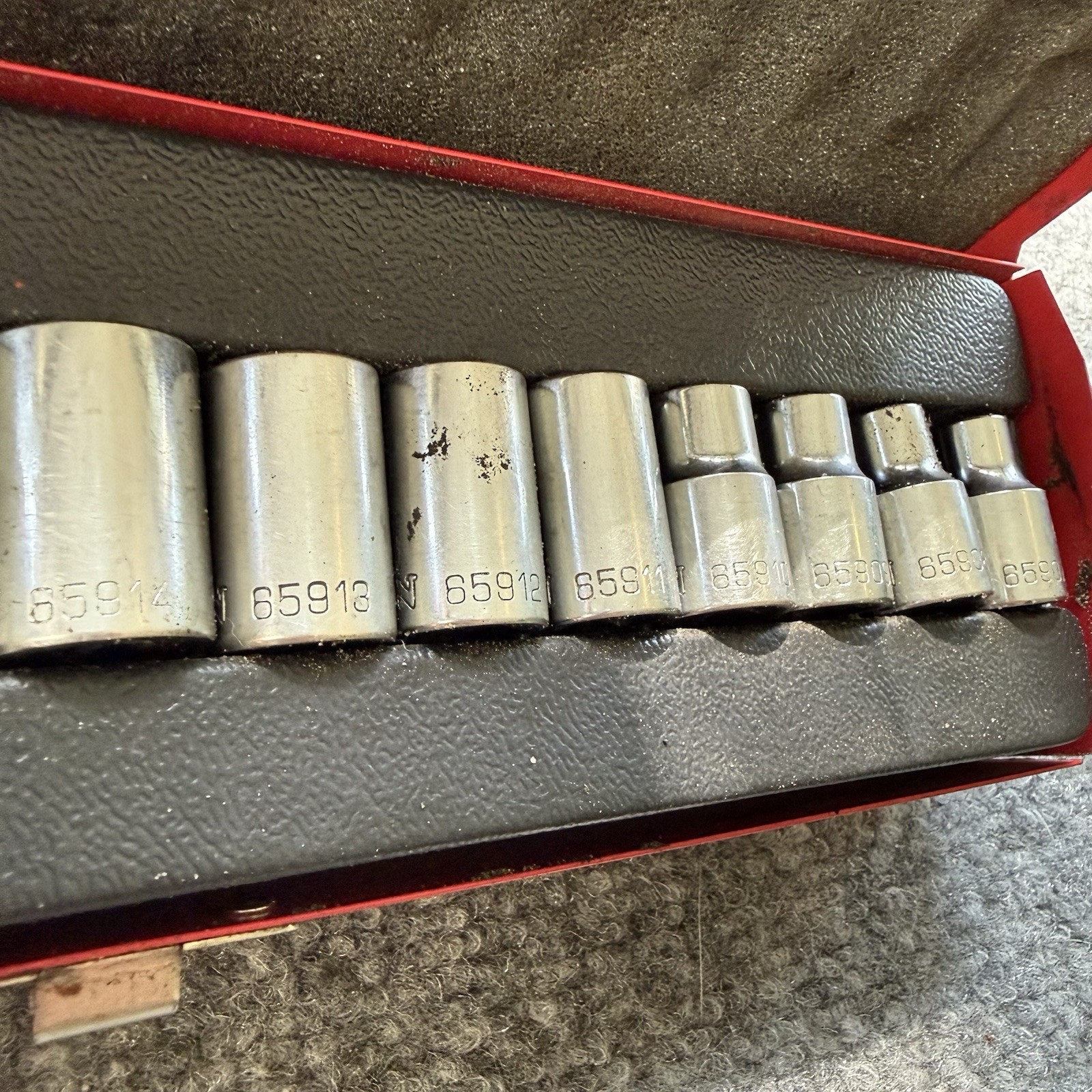 VTG Klein Tools 3/8 Drive Metric Socket Set 13-Piece 6-Point 7mm-19mm Metal Case