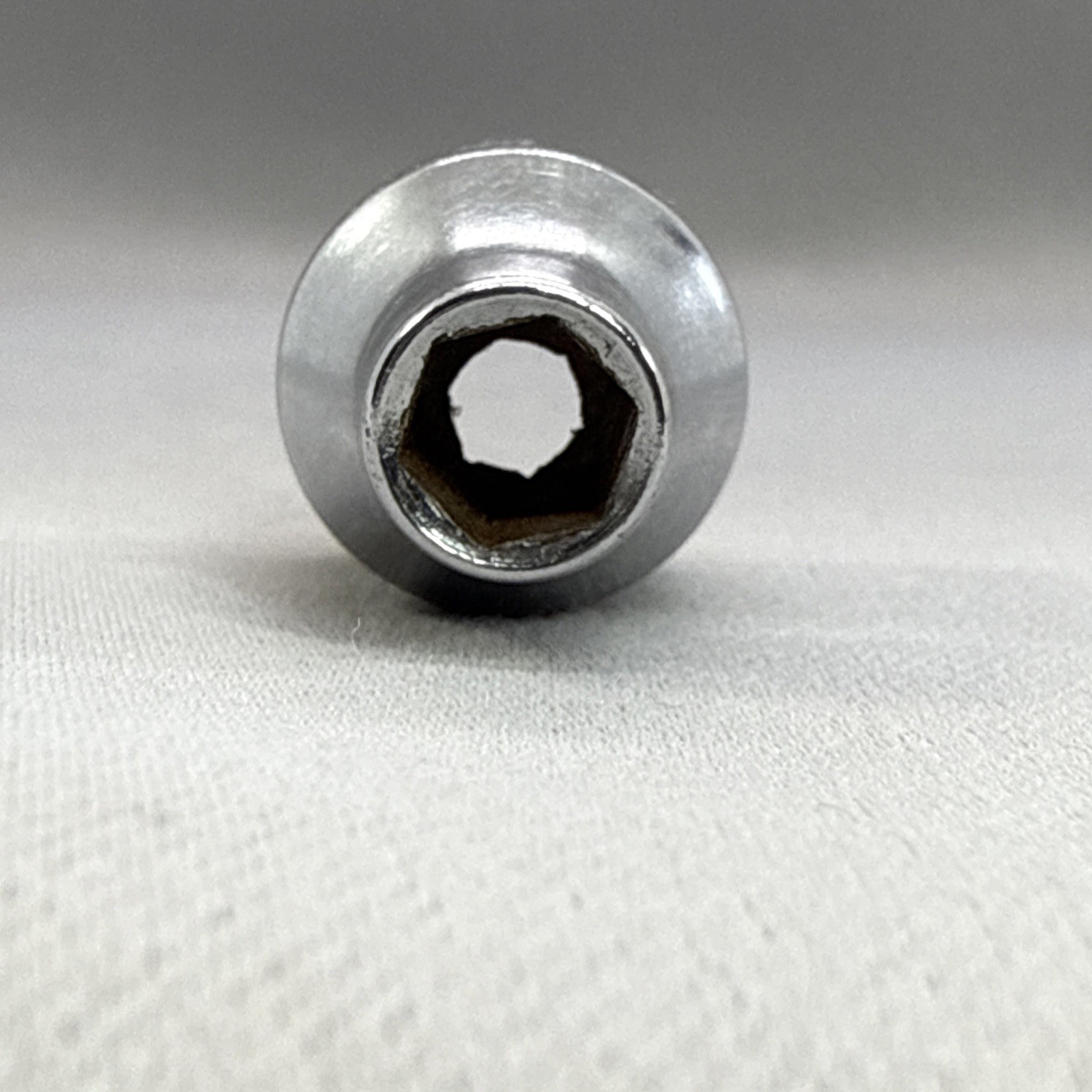 Snap On Tools 1/4″ Shallow Socket 3/8″ Drive 6 Point FS081 USA