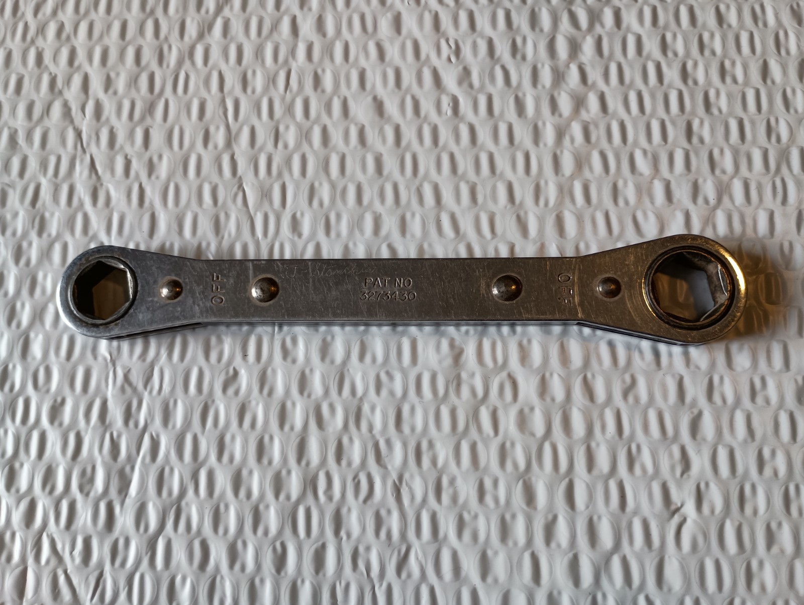 SNAP-ON R2022S, 5/8″ X 11/16″ DBL. RATCHETING BOX WRENCH, 6PT. 7.75″ LONG, 6PT.