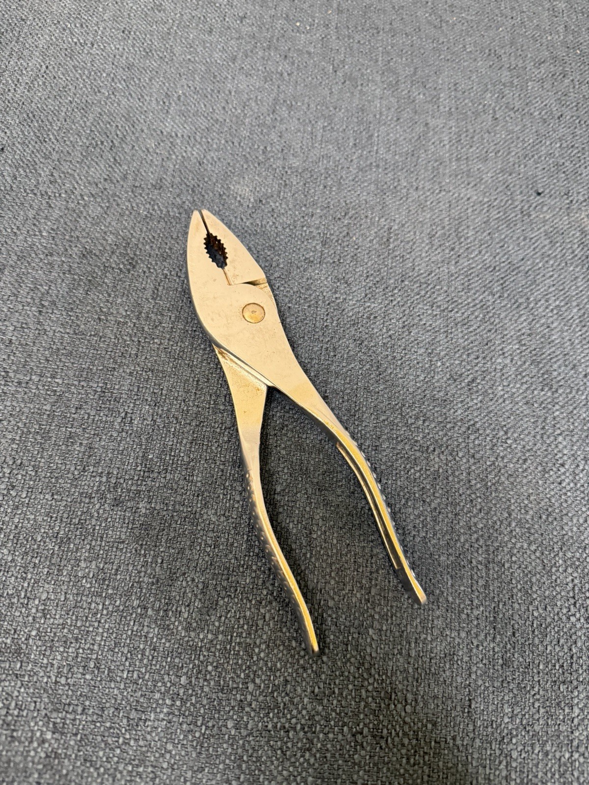Snap-on Tools USA Vacuum Grip 7-1/2″ Pliers No 137