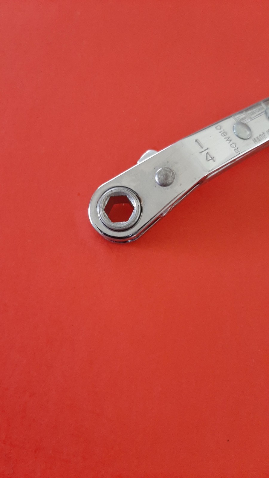 Craftsman USA ROW810 1/4″ x 5/16″ Offset Ratcheting Box Wrench 6pt Point