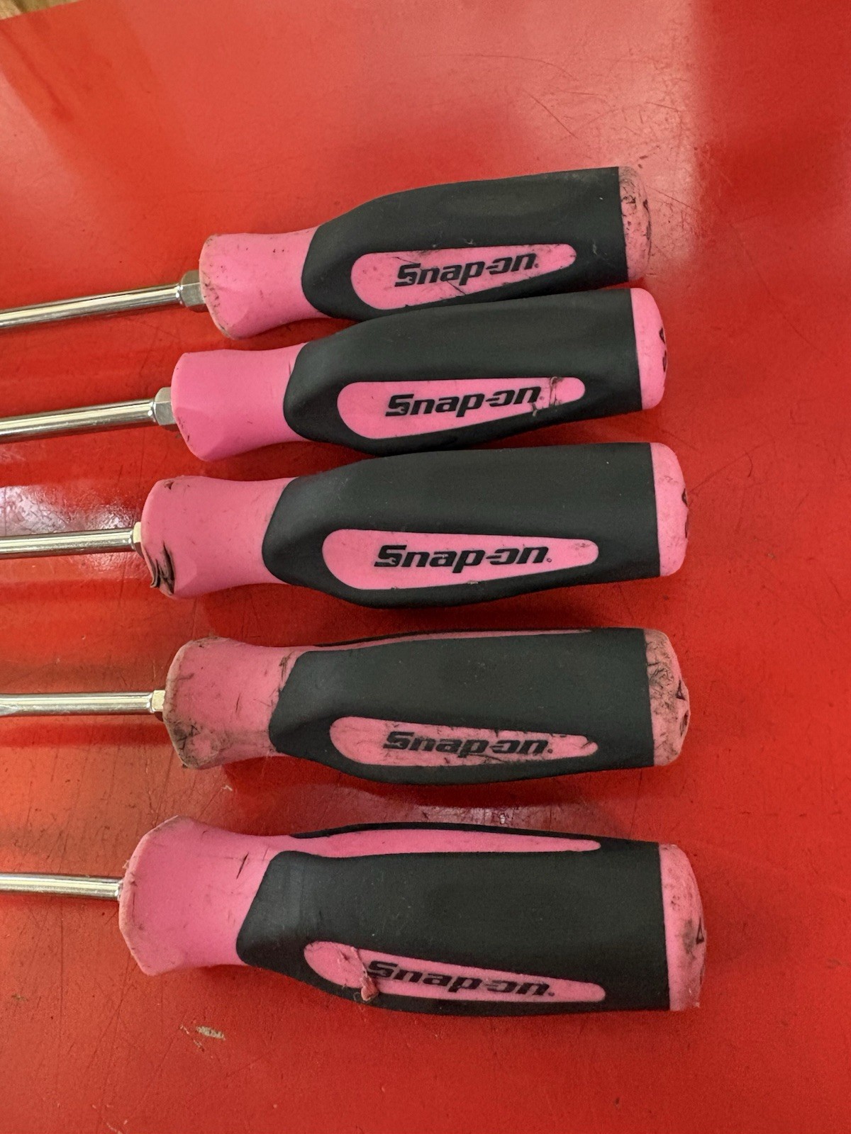 SNAP ON TOOLS USA 5Pc PINK Soft Grip Combination Screwdriver Set SGDX