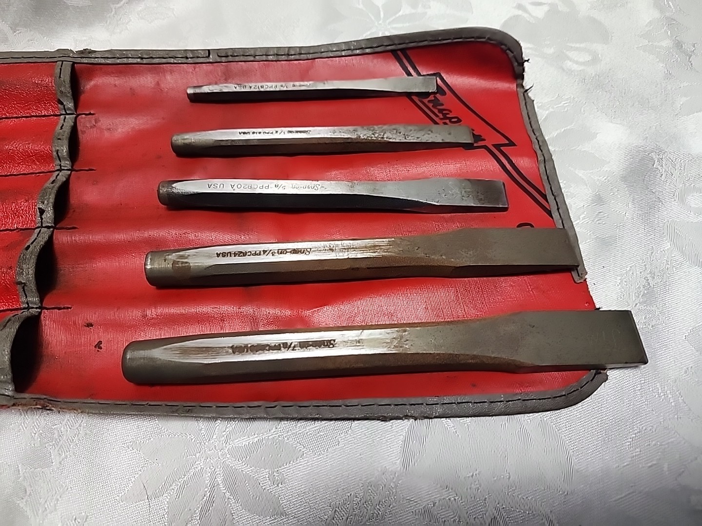 Snap on Tools 5 Piece Flat Chisel Set w/ C-50B Kit Bag. Used